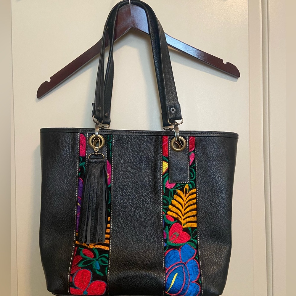 New w/o tags Beautiful Embroidered Large Tote Purse